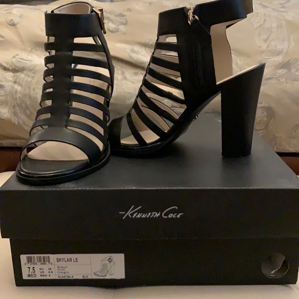 Brand New Kenneth Cole zip 👠
